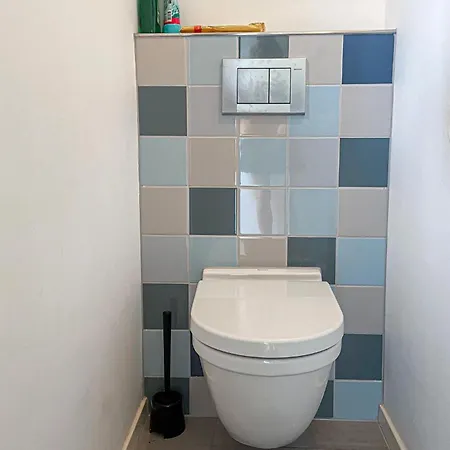 3 Bedroom Cozy In Holiday home Stellendam