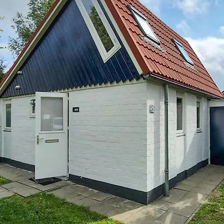 3 Bedroom Cozy In Casa vacanze Stellendam