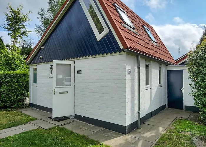 3 Bedroom Cozy In Casa de Férias Stellendam